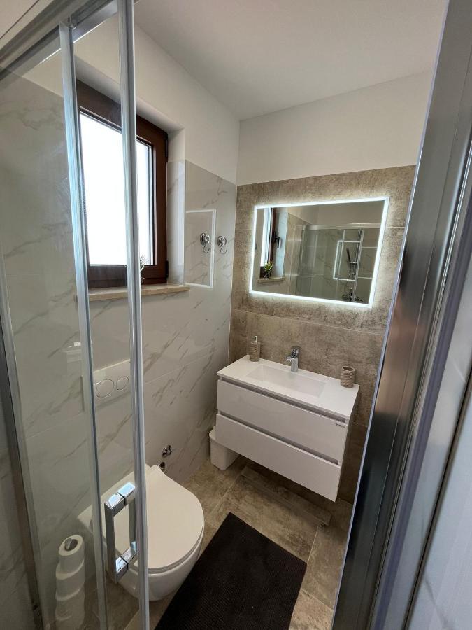 Apartman Sara S Pogledom Na More Lovran Kültér fotó