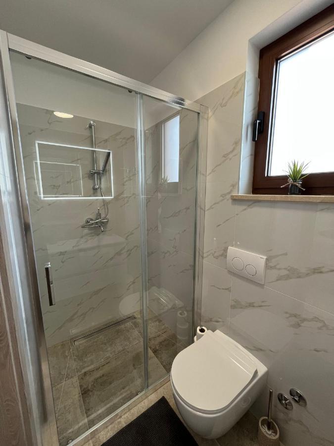 Apartman Sara S Pogledom Na More Lovran Kültér fotó