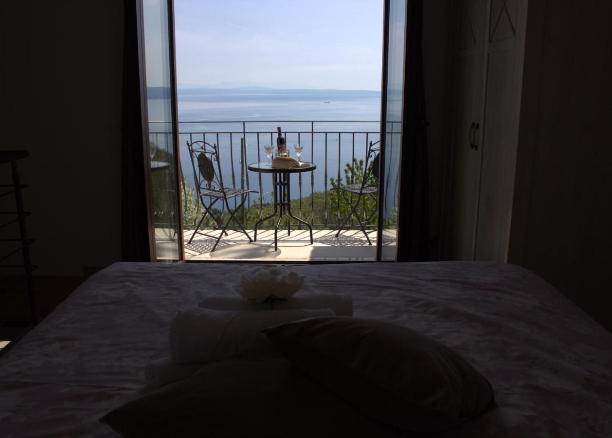 Apartman Sara S Pogledom Na More Lovran Kültér fotó