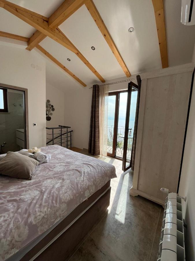 Apartman Sara S Pogledom Na More Lovran Kültér fotó